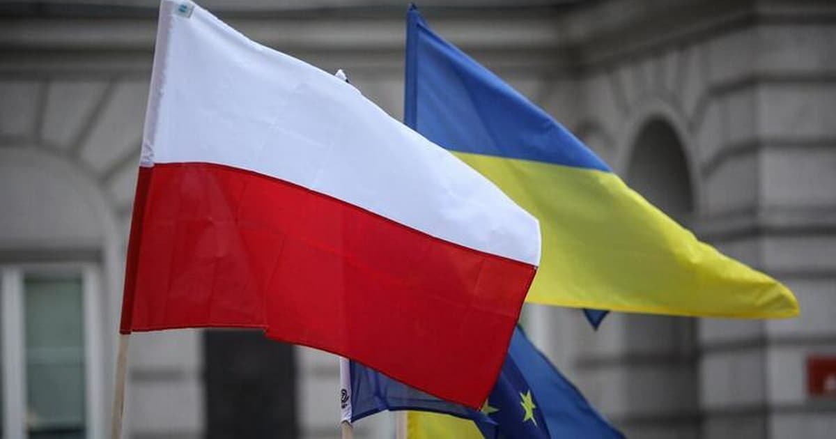 Польща призупинила фінансування для ЗСУ, протести у Белфасті та нові авіаудари США по Ірану: головні новини дня
