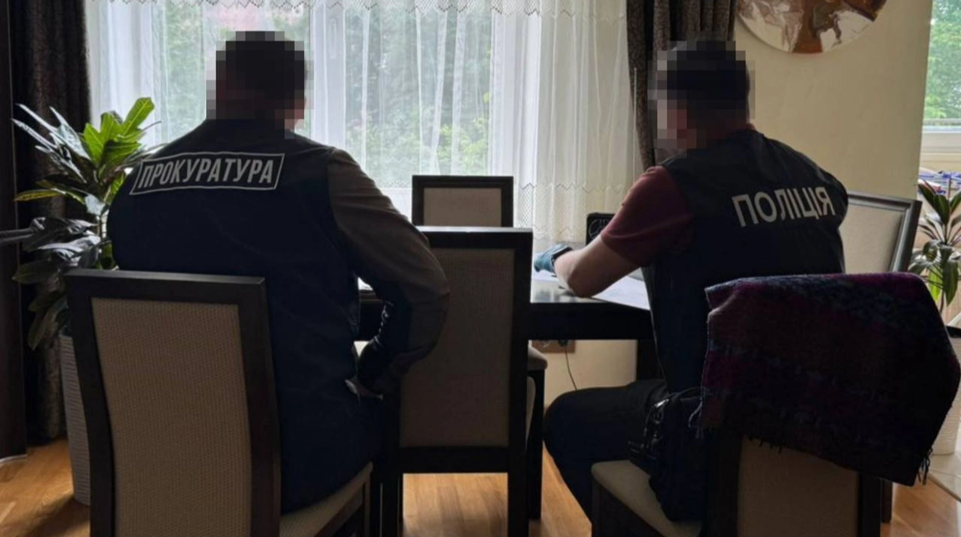 Правоохоронці викрили махінації в Дрогобицькій РДА: десятки мільйонів гривень соцвиплат родичам на кону