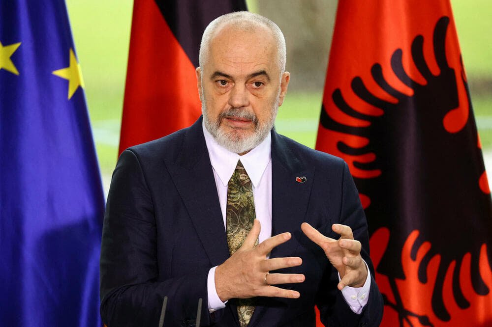 Прем'єр Албанії критикує протестувальників, які виступають проти курорту, що викликав суперечки