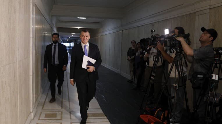 Прем'єр Румунії номінував кандидатів на міністрів і надіслав список парламентським партіям