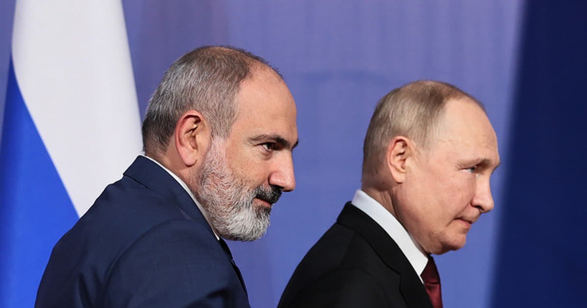 Путін зазнав поразки у Вірменії, НАТО нейтралізувало дрон у Латвії, Кос прокоментував річницю вступу України до ЄС: основні новини дня