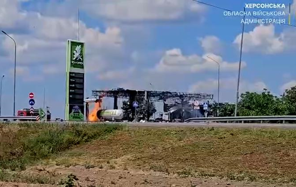 Російська атака на автозаправну станцію в Херсонщині призвела до жертв