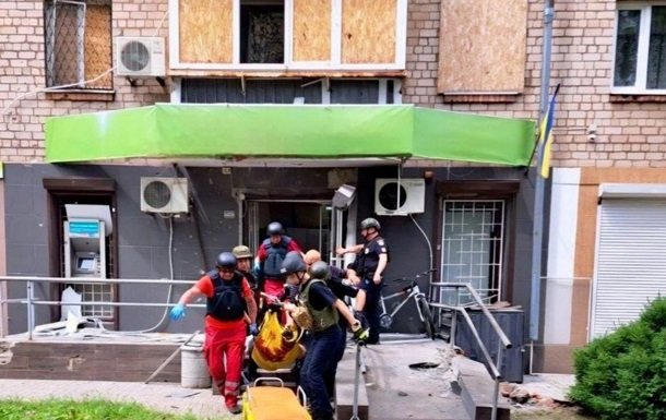 Російські обстріли Нікополя: один загиблий та четверо поранених