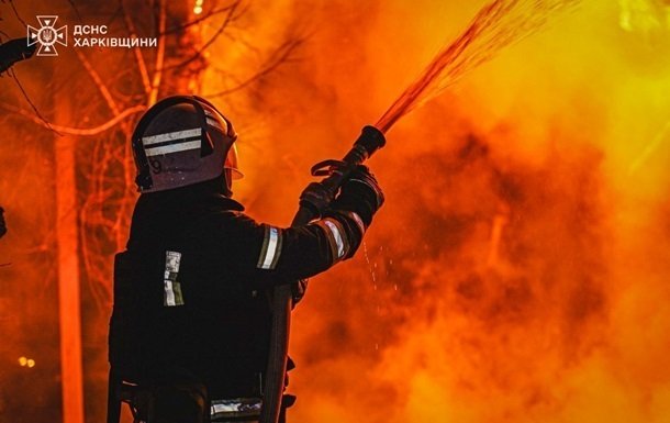 Російські удари по Дніпру та Харкову спричинили масштабні пожежі