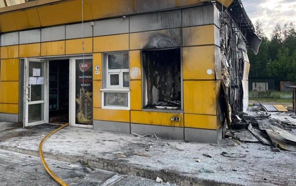 Російські війська нанесли удари по трьох автозаправних станціях у Чернігівській області