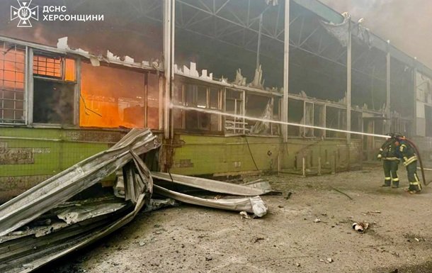 Російські війська завдали удару по підприємству в Херсоні