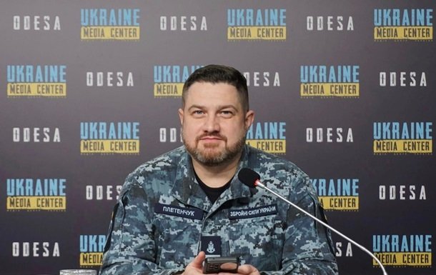 Російські військові маскують цистерни як молоковози, повідомляє ВМС України