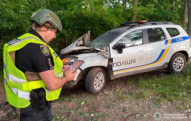 Російський дрон влаштував атаку на автомобіль поліції у Харківській області