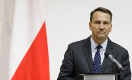 Сікорський: Росія єдине, хто може отримати вигоду від війни в контексті історії та орденів