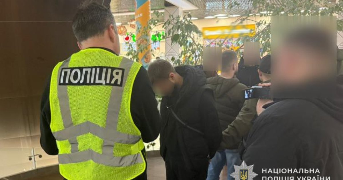Суд засудив двох рекетирів з Львівщини за шантаж чоловіка та вимагання 120 тисяч доларів