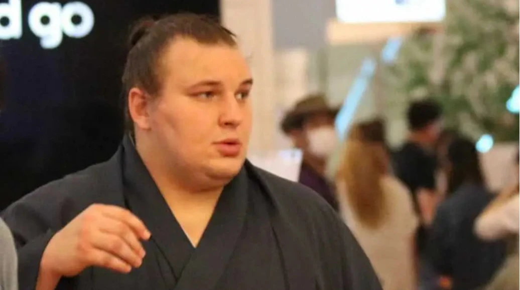 Сумоїст Аонішікі вперше за довгий час відновив спілкування з батьками
