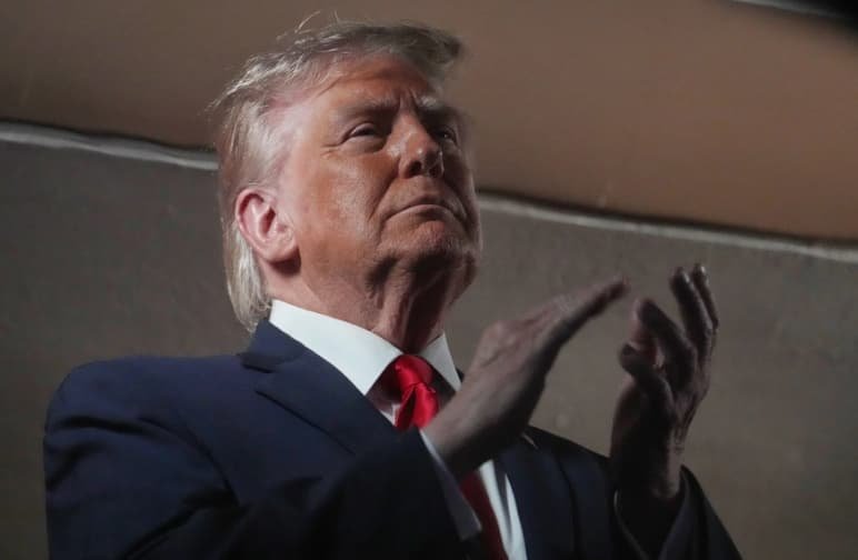 Трамп впевнений у можливості угоди з Іраном, незважаючи на серію ударів після збитого вертольота