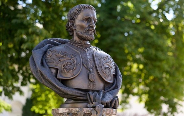 У Києво-Печерській лаврі відкрили погруддя гетьмана Івана Мазепи