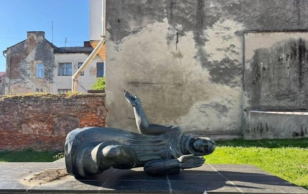 У Львівській області чоловік зруйнував меморіал жертвам нацистських репресій