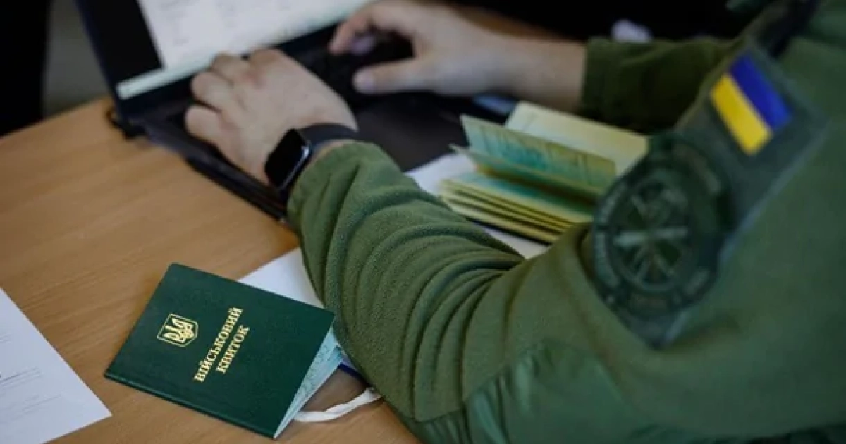 У Львівській області майор звинувачується у фіктивному працевлаштуванні дружини та незаконному отриманні 219 тисяч гривень державних виплат