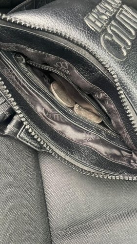 У Львівській області затримано водіїв, які намагалися контрабандою вивезти 15 старовинних монет за кордон