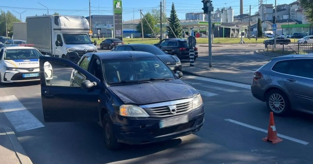 У Львові 86-річний водій на Dacia Logan наїхав на жінку на пішохідному переході