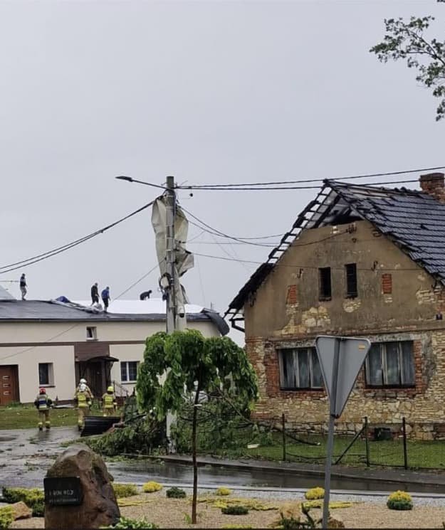 У Польщі торнадо спричинило значні пошкодження житлових будинків у одному з регіонів