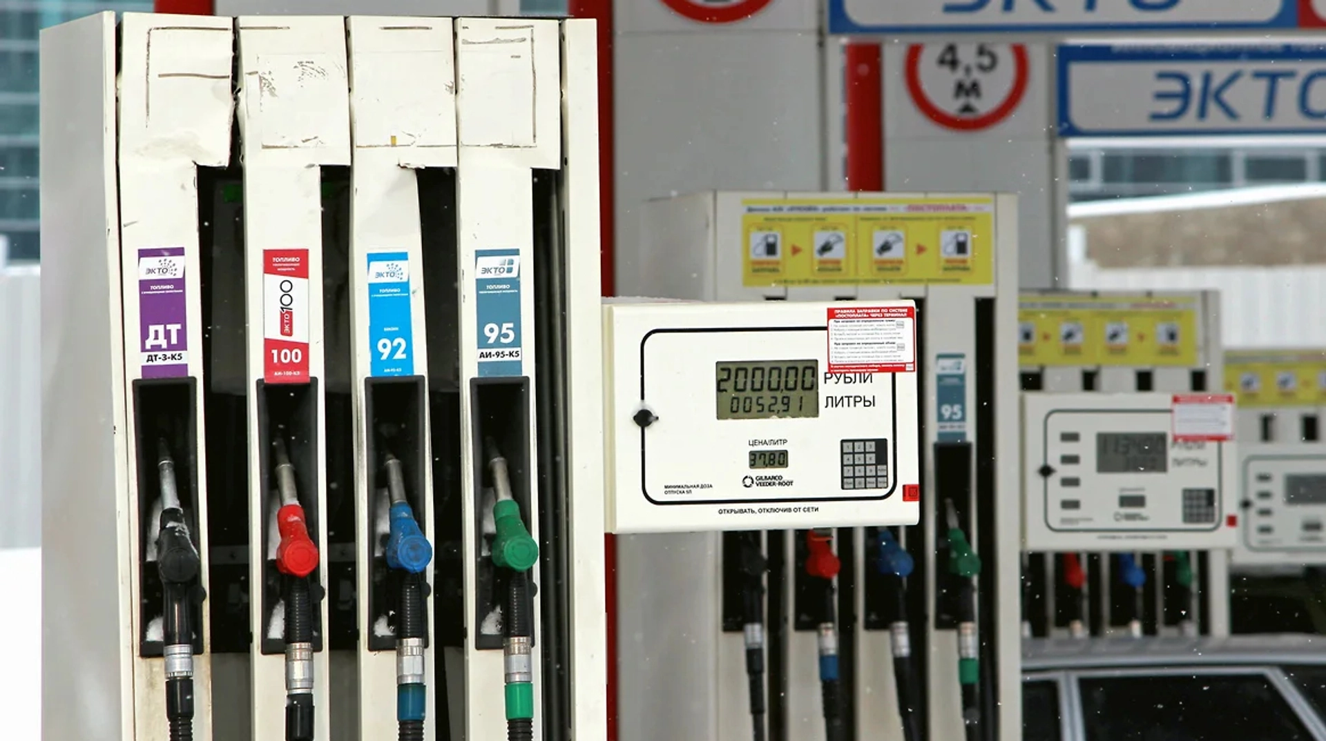 У російському регіоні введено нові обмеження на продаж пального