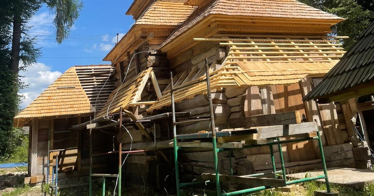 У селі поблизу Львова триває фінальний етап реставрації унікальної дерев'яної церкви XVII століття