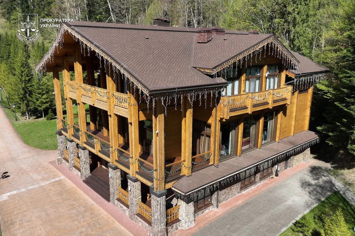 У Закарпатті посадовців, що передали землі під маєтки Медведчука, повідомили про підозру