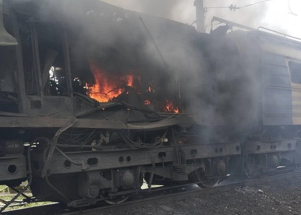 У Запоріжжі дрон Росії вразив електровоз Укрзалізниці