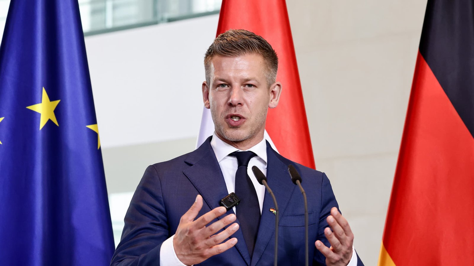 Угорщина готова зняти блокаду на відшкодування витрат країнам ЄС за постачання зброї Україні