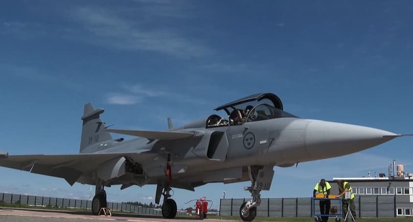 Україна та Швеція підписали угоду на постачання 16 винищувачів Gripen E