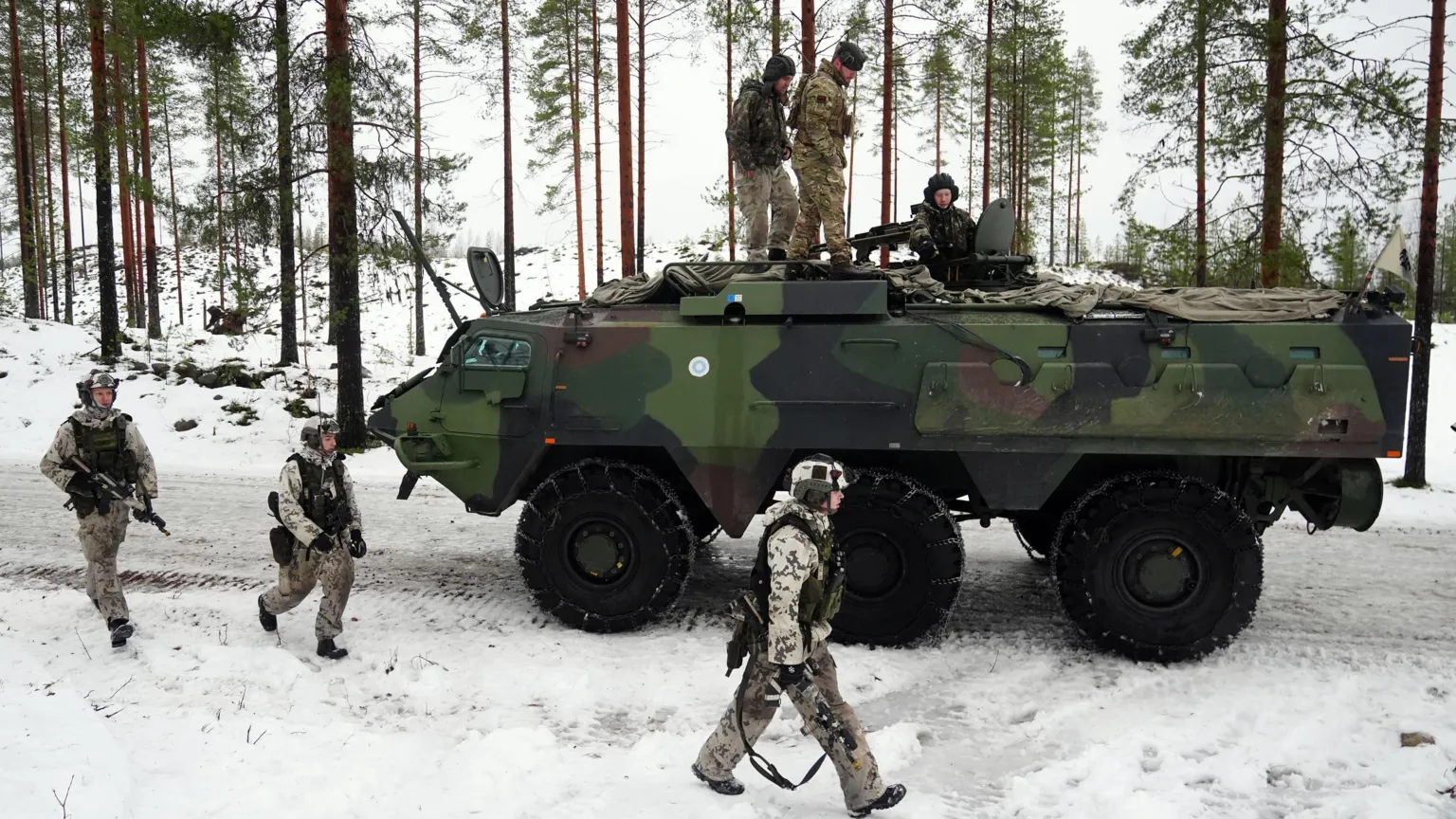 Уряд Стармера презентує спірний план витрат на оборону після його відставки