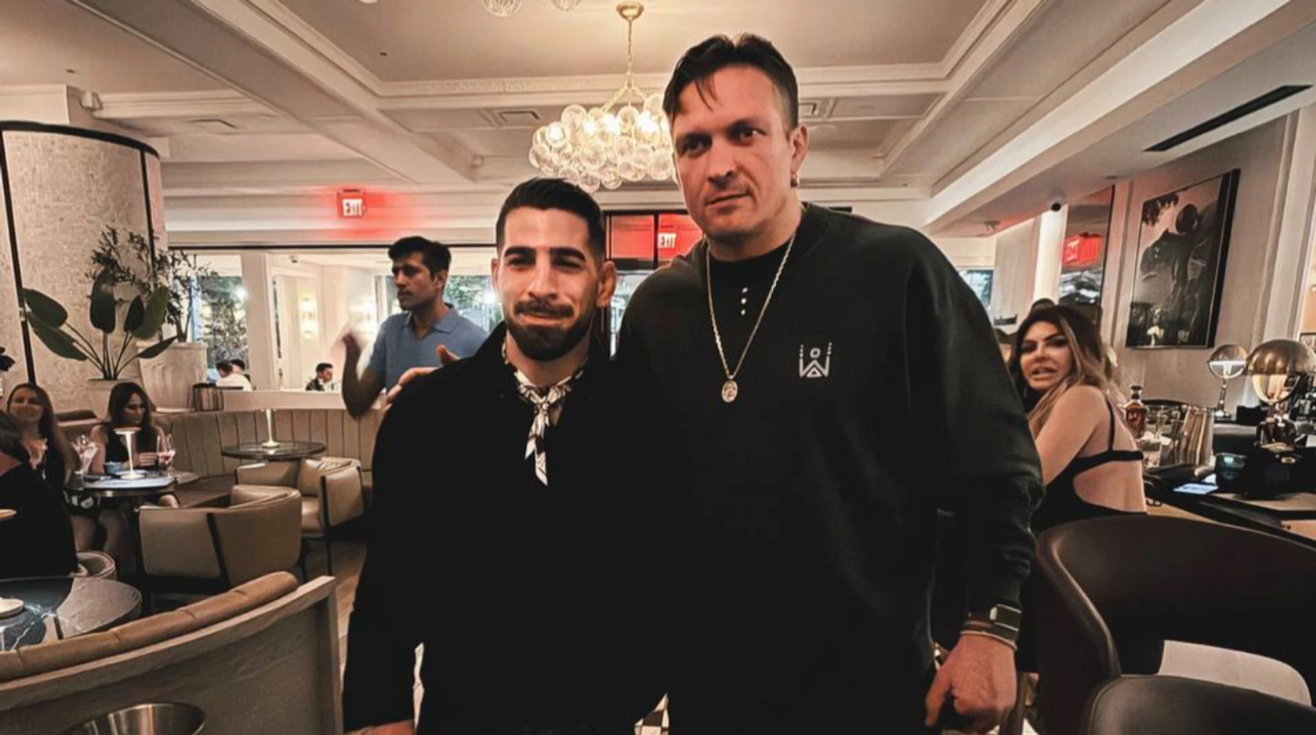 Усик провів зустріч з зіркою UFC напередодні знакового бою у Білому домі