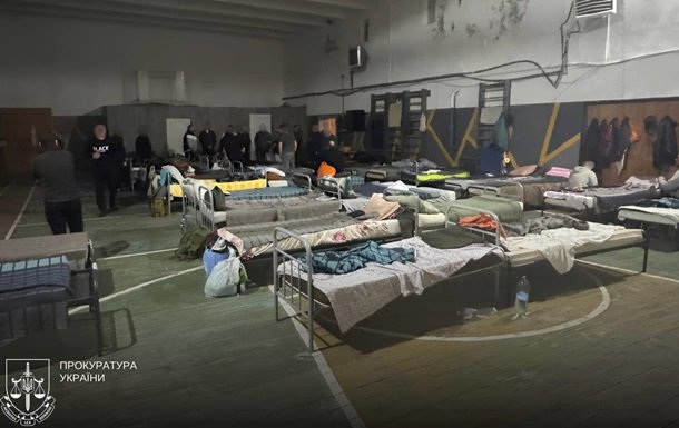 Ужгородські військові комісари підозрюються у незаконному обмеженні свободи осіб в ТЦК