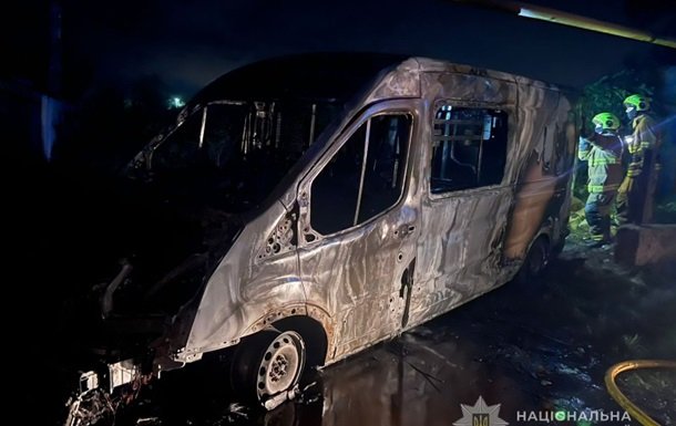 В Одеській області дезертир підпалив військовий мікроавтобус