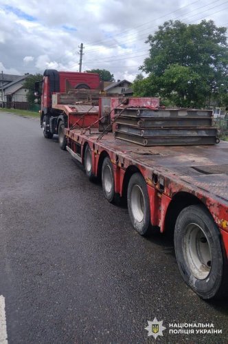 Вантажівка на Стрийщині втратила бетонну плиту, що призвело до подвійної ДТП