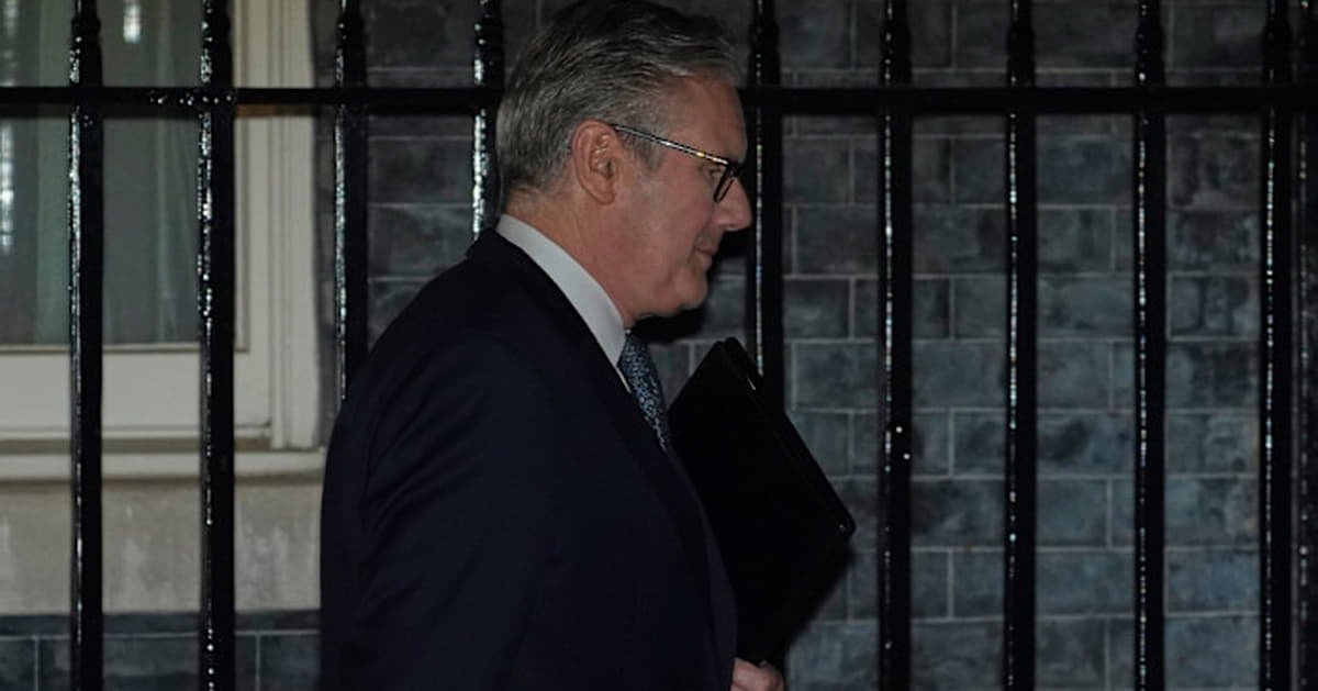 Відставка прем'єра Великої Британії, порівняння Навроцького з Орбаном та зняття санкцій з Ірану: головні новини дня