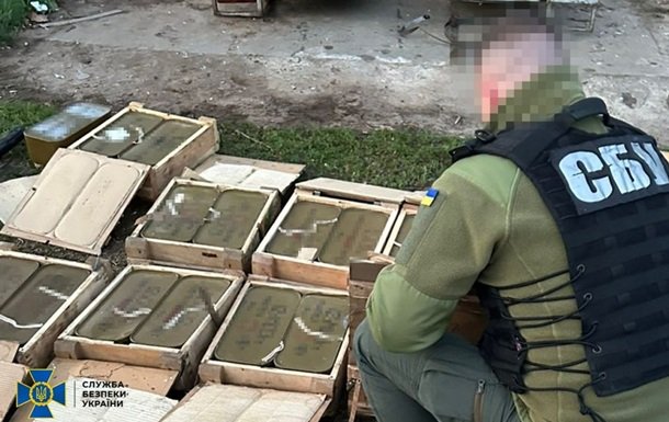 Затримано шість каналів збуту трофейної зброї в Україні