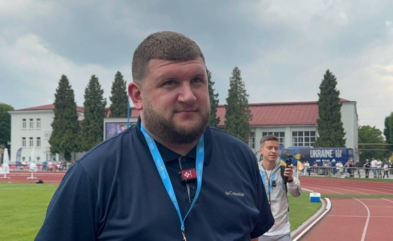 Збірна України повернулася до Львова після важливої перемоги: п’ять тисяч уболівальників, «Червона рута» та татуування на честь солдата