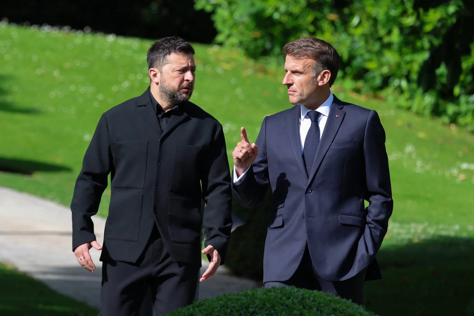 Зеленський та Макрон обговорили стратегію взаємодії з Трампом під час зустрічі.