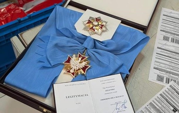 Зеленський вручив Навроцькому орден Білого Орла через поштову службу