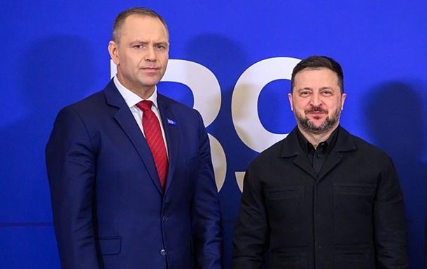 Зеленський висловив критику Навроцькому за відсутність в Україні