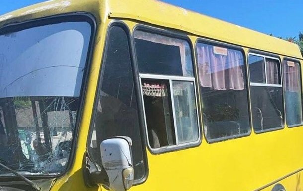 Зростання кількості поранених внаслідок атаки на маршрутки у Херсоні