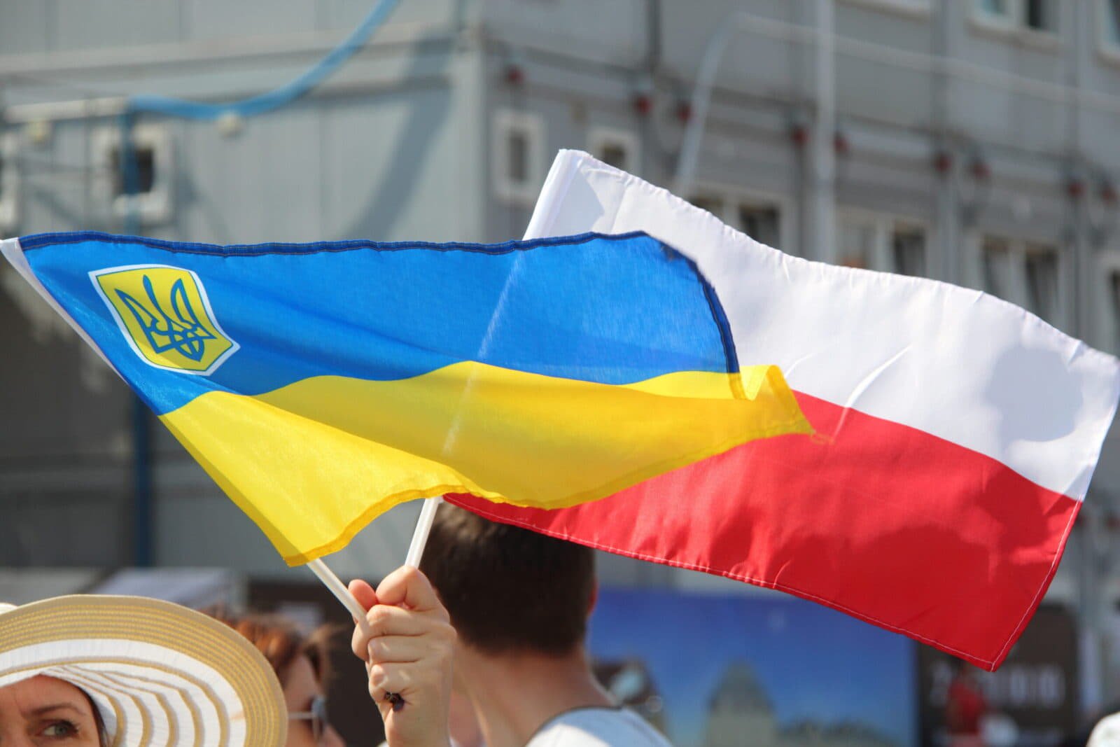 Більше 40% польських громадян вважають військову допомогу Україні занадто великою