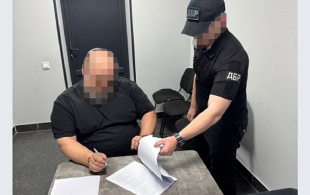 ДБР розкриває схему незаконних виплат на 2,3 млн грн у військовій сфері без участі на фронті