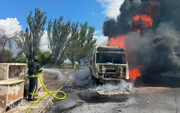 Дрон в Слов'янську втратив контроль і вдарив по вантажівці з пальним на автозаправці