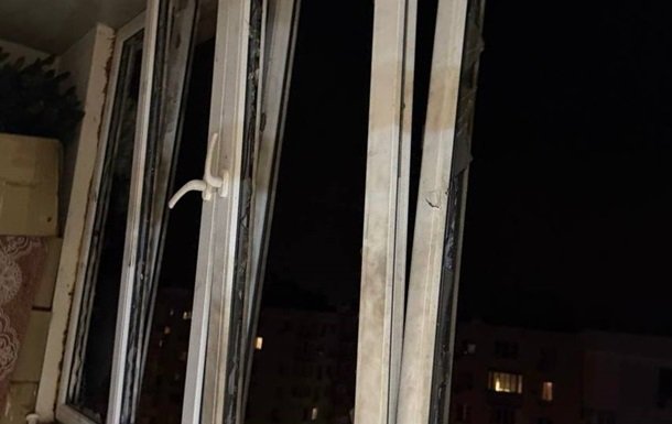 Дronи завдали удару по багатоповерхівці та супермаркету під Одесою