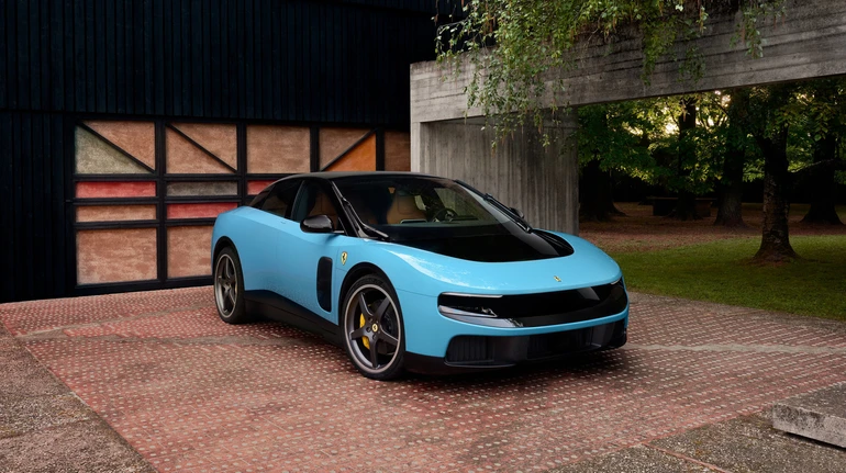 Ferrari відзначає високий попит на свій перший електричний автомобіль