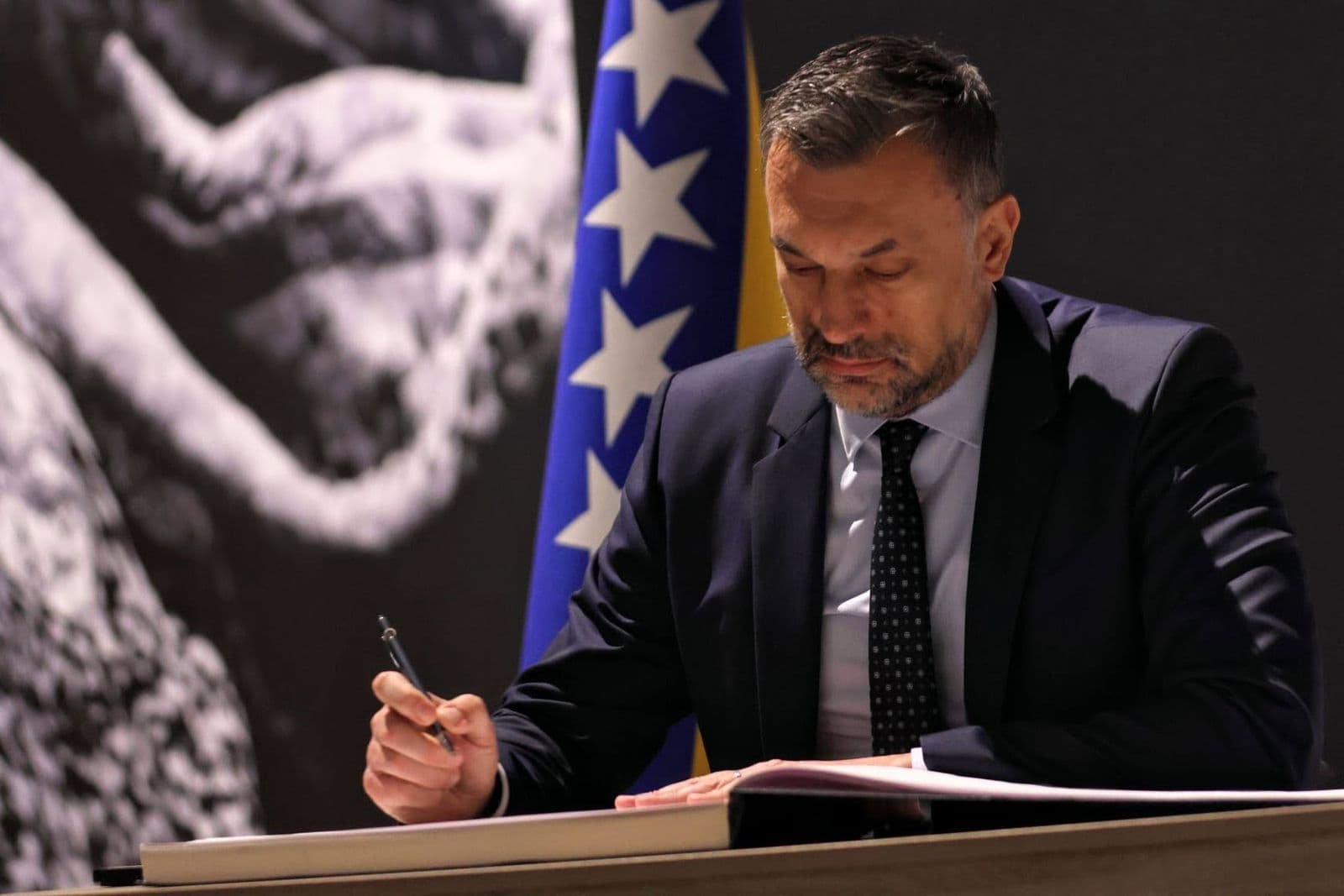 Глава МЗС Боснії: Євроінтеграція України ускладнена через неповний контроль над територією
