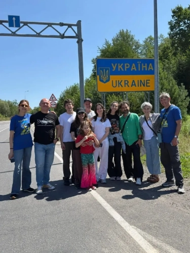 Голлівудський актор приїхав до Львівщини з волонтерською місією допомоги