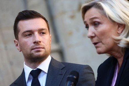 Лідер французьких ультраправих підтримав кандидатуру Ле Пен на президентських виборах