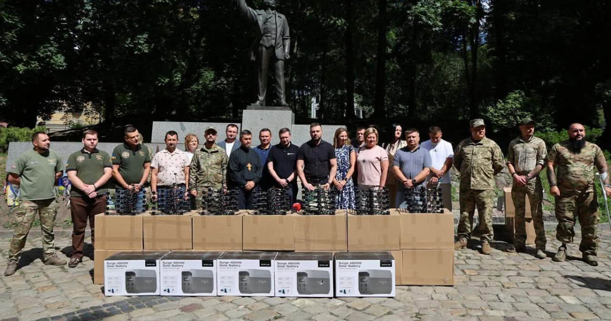 Львівщина передала українським військовим 90 FPV-дронів та станції живлення EcoFlow