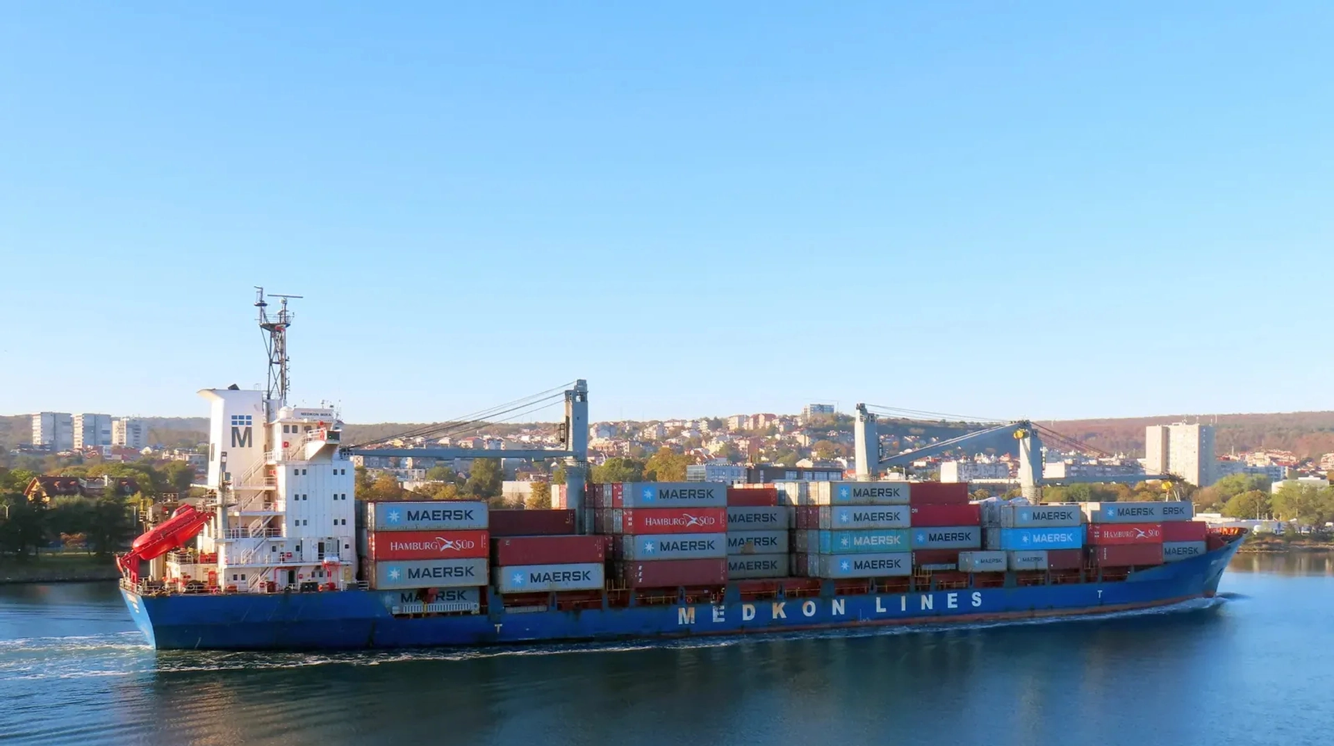 Maersk зупиняє діяльність у Чорноморському порту на фоні загострення атак Росії